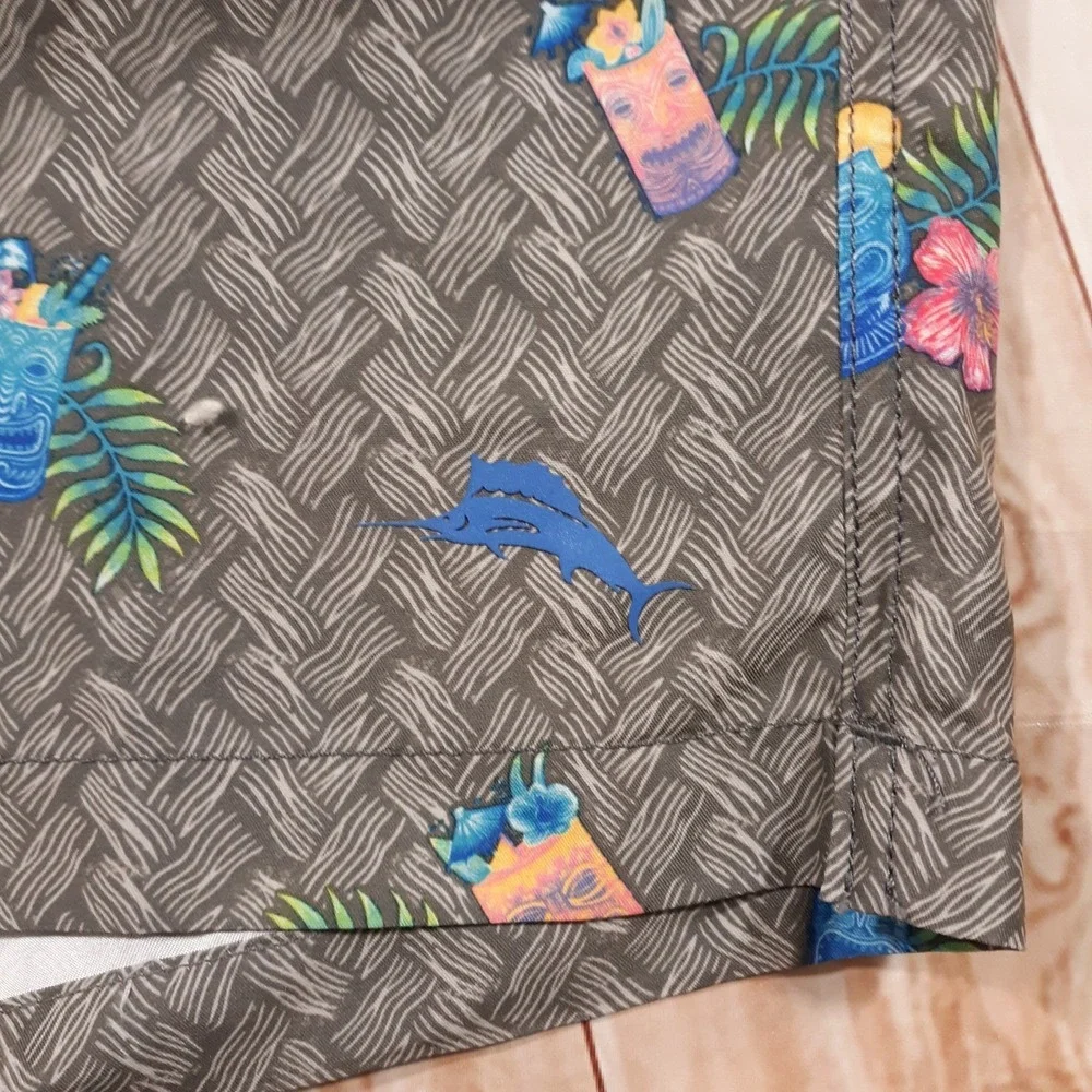 Tommy Bahama Swim Trunks Hybrid Shorts Mens XL‎ Beach Hawaiian Cocktail Gray